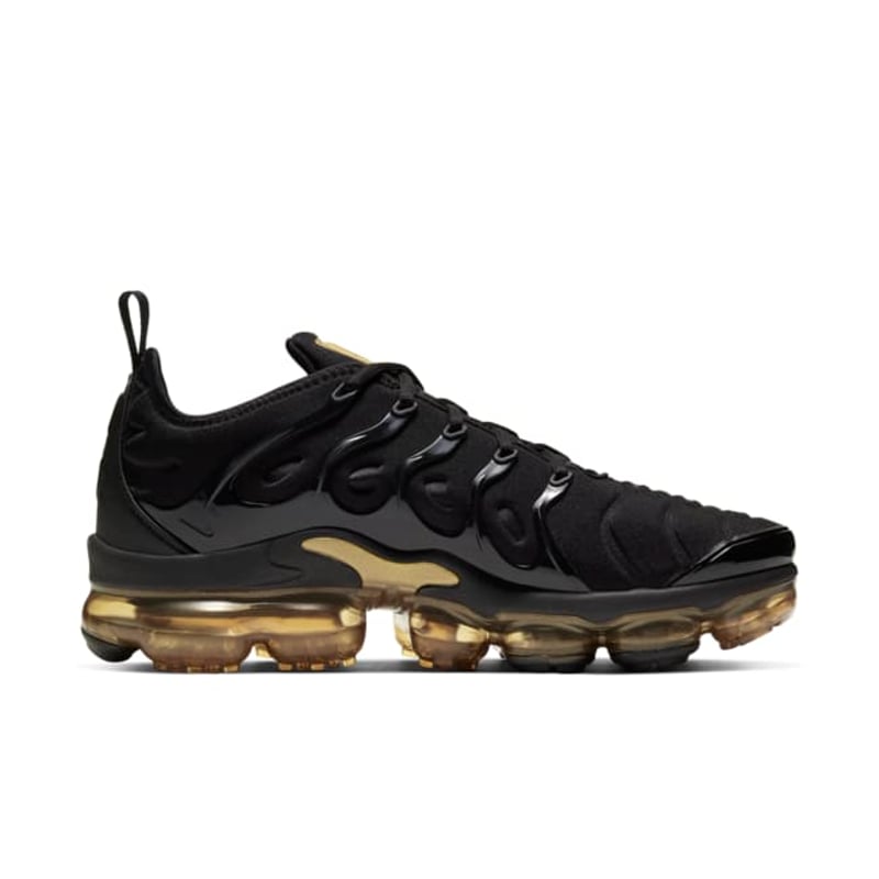 nike air vapormax plus black metallic gold